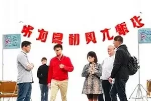 综艺剪辑取舍封面：两台监视器播放同一机位的两个版本